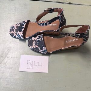 AEROSOLES Women's Black and Pink Heels